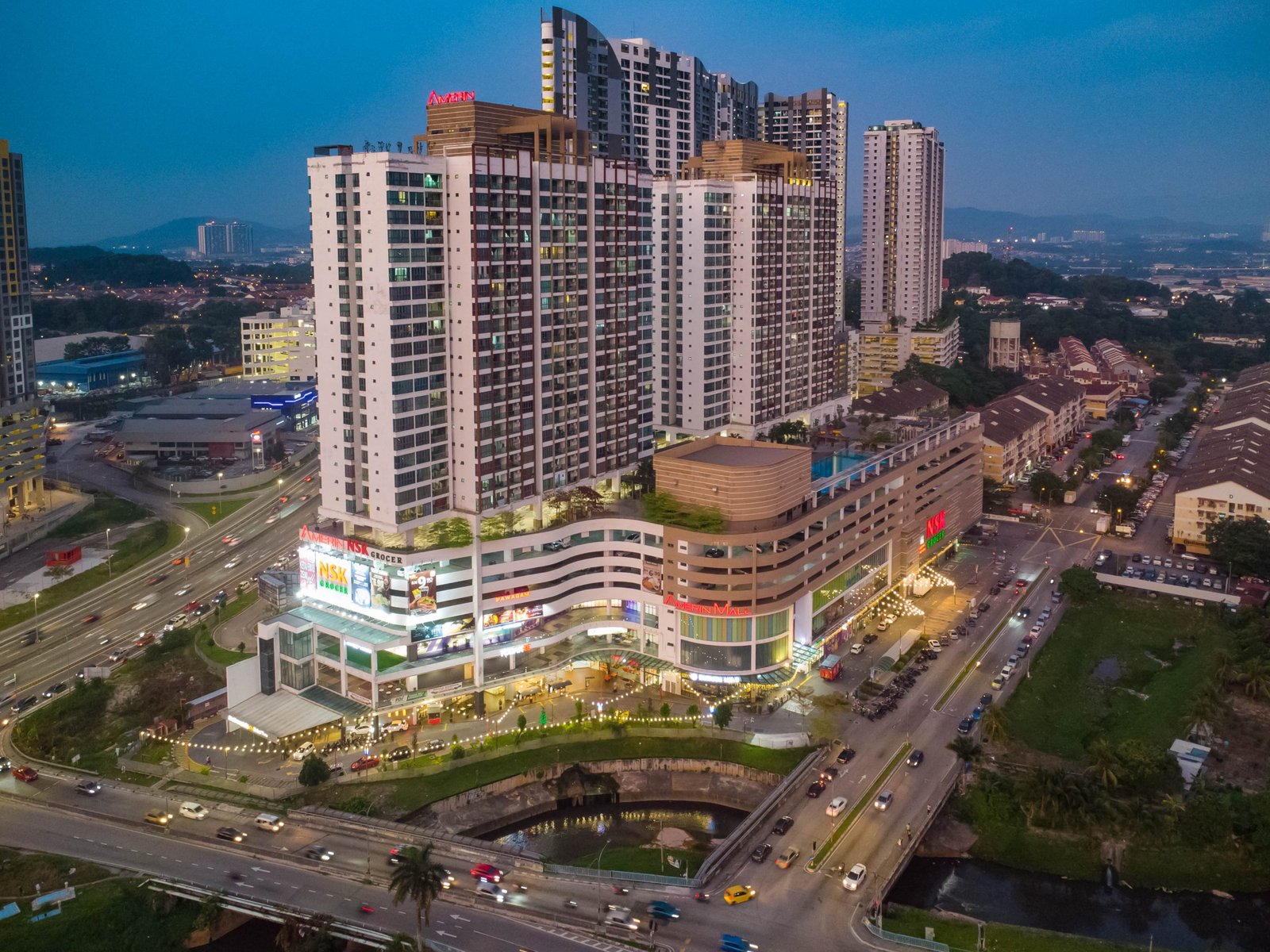 Amerin Mall and residence exterior